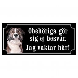 Aidi
hundskylt dogsign sign dog happy print hjortröd finaste skylten tanfärgad hundskyl
