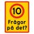Hastighetsskylt med texten, frågor på det?