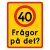 Hastighetsskylt med texten, frågor på det?
