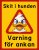 Skit i hunden. Varning för ankan akta våra ankor skylt frigående ankor kör sakta Varning för ankan