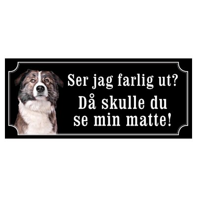 Aidi
hundskylt dogsign sign dog happy print hjortröd finaste skylten tanfärgad hundskyl
