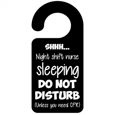 Dörrhängare Night shift nurse sleeping, Do not disturb, unless you need CPR present till sjuksköterska nattarbetare stör ej sköt