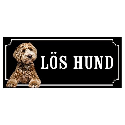 skylt ljusbrun labradoodle lös hund