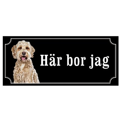 labradoodle skylt i gammaldagsstil här bor jag