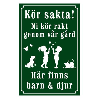 Kör sakta! Ni kör rakt genom vår gård skylt på landcet gårdsplan att man kör genom någons gård skylt visa hänsyn fina skyltar bä