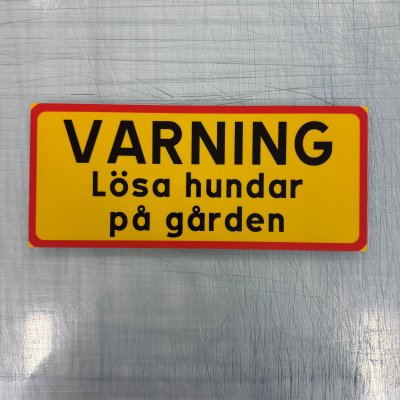 Fynd - Varning lösa hundar, reflekterande