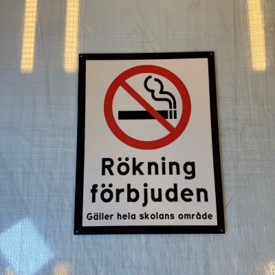 Fynd - Rökning förbjuden, skolans område