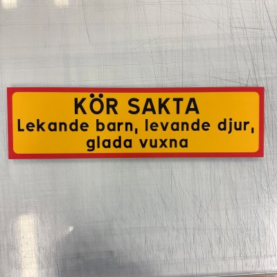 Fynd - Kör sakta, lekande barn, levande djur