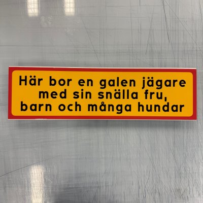 Fynd - Här bor en galen jägare, snäll fru