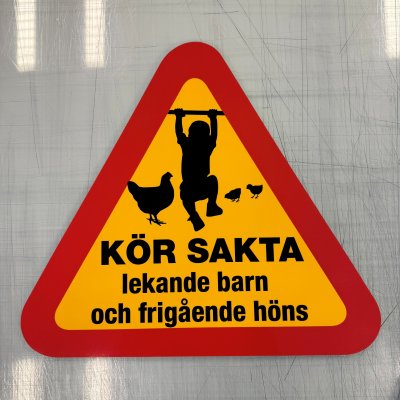 Fynd - Varningstriangel, kör sakta