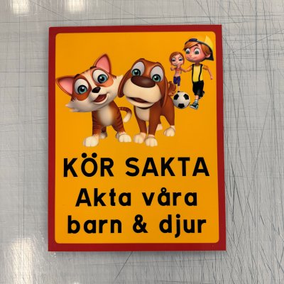 Fynd - Kör sakta, akta våra barn och djur