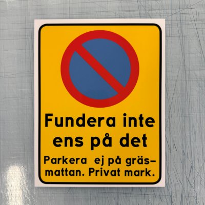Fynd - Parkera, Fundera inte ens på det, gräsmattan