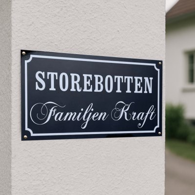 husskylt i emalj svart happy print med egen text