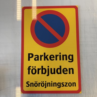 Fynd - Parkering förbjuden, snöröjning, reflekterande