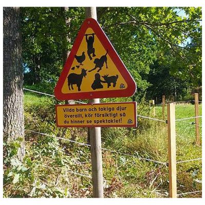varningsskylt barn getter get flicka pojke gullig hund kyckling höna killilng present