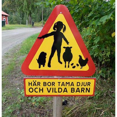 varningsskylt flicka med hund får och höns
flicka höna söt skylt med flicka och fjäril söt skylt varningstriangel akta våra bar